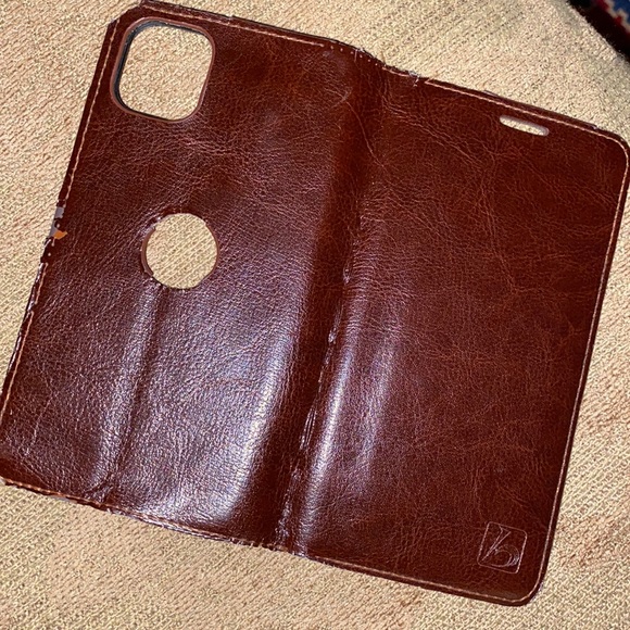 Brown leather iPhone 11 case with folding wallet - Picture 3 of 3